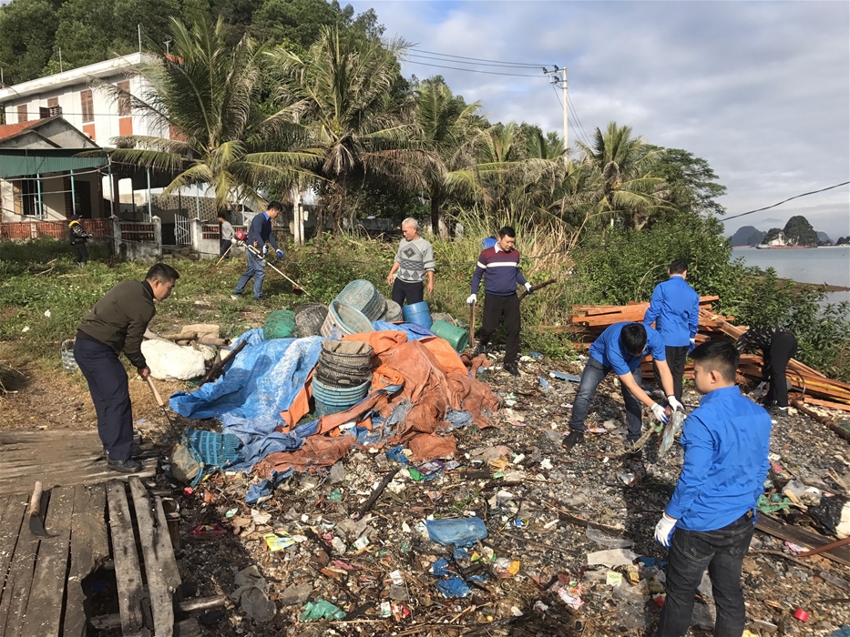 Quang cảnh buổi ra quân