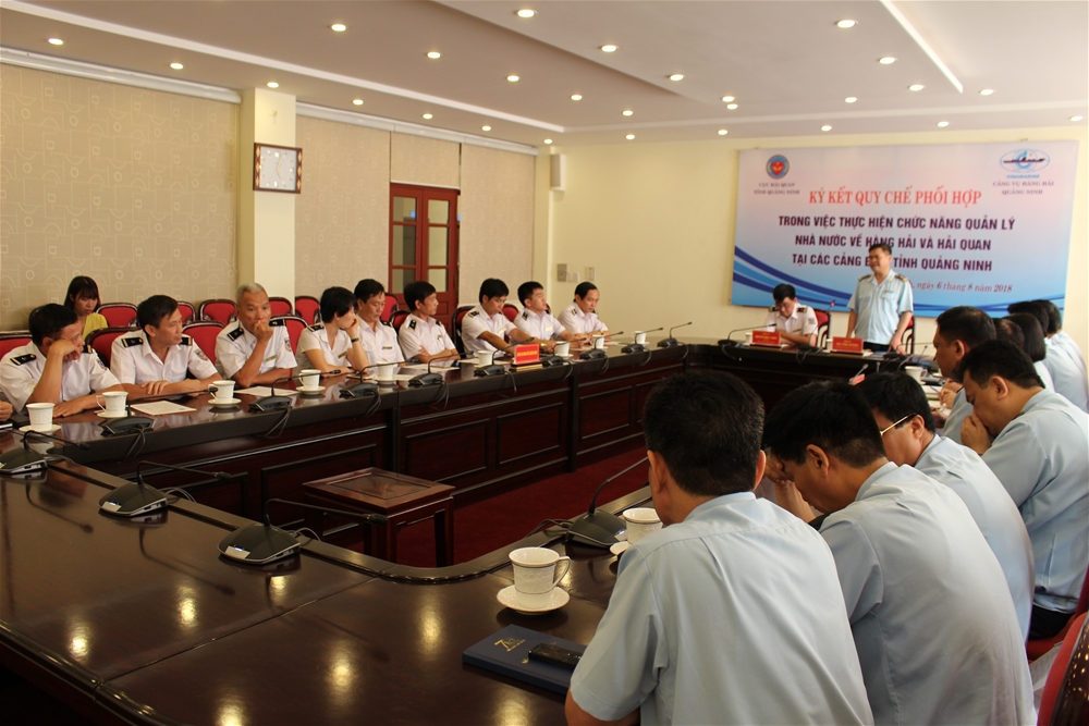 Quang cảnh cuộc họp